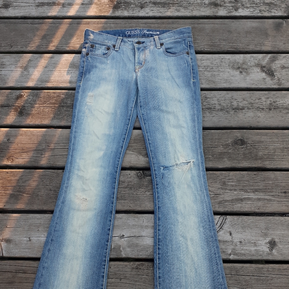 Guess flared distressed jeans 26